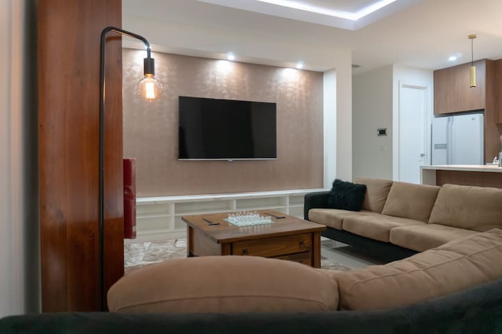 Major Movie Apps 65″ Smart TV Hodgson