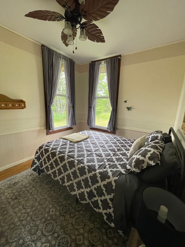 Უკან საძინებელი 152 × 203 სმ საწოლით 