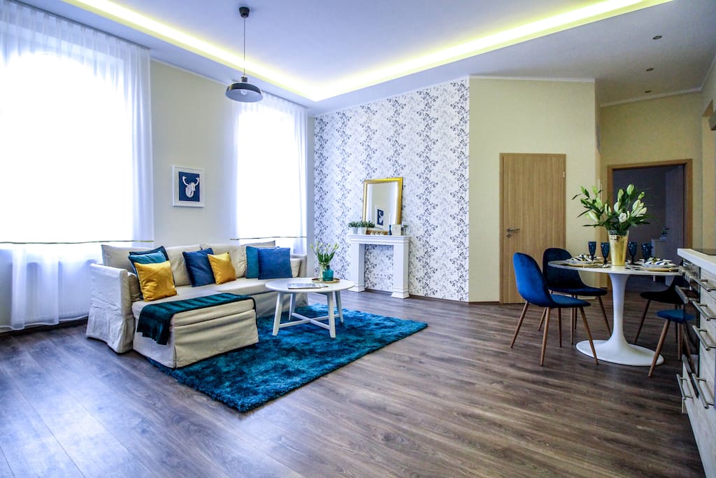 Lovely sunny livingroom where friends and family can gather
