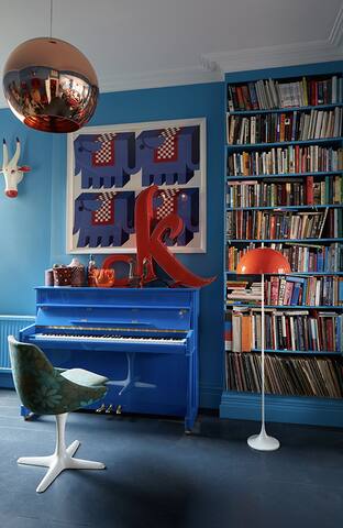 Stunning Colourful 4 Bedroom Family Home gallery image 3