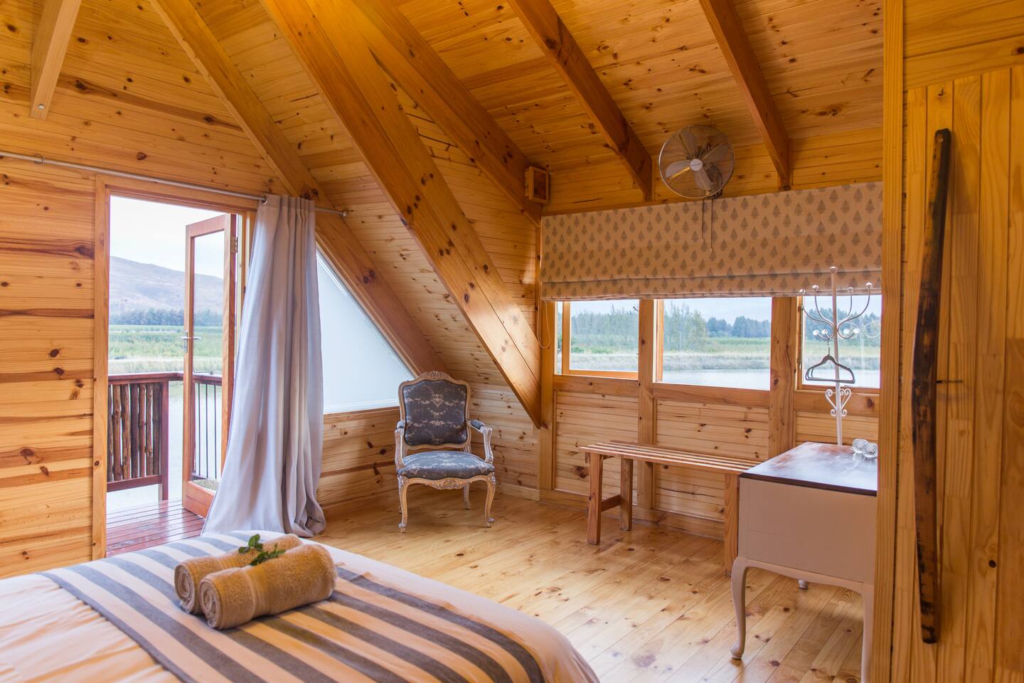 Arum Lily Log Cabin Cabins For Rent In Wolseley