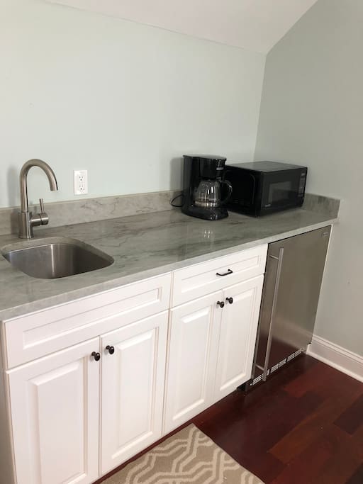 Sink, refrigerator with ice maker, coffee pot, microwave all provided. Light breakfast, coffee, and tea also offered.