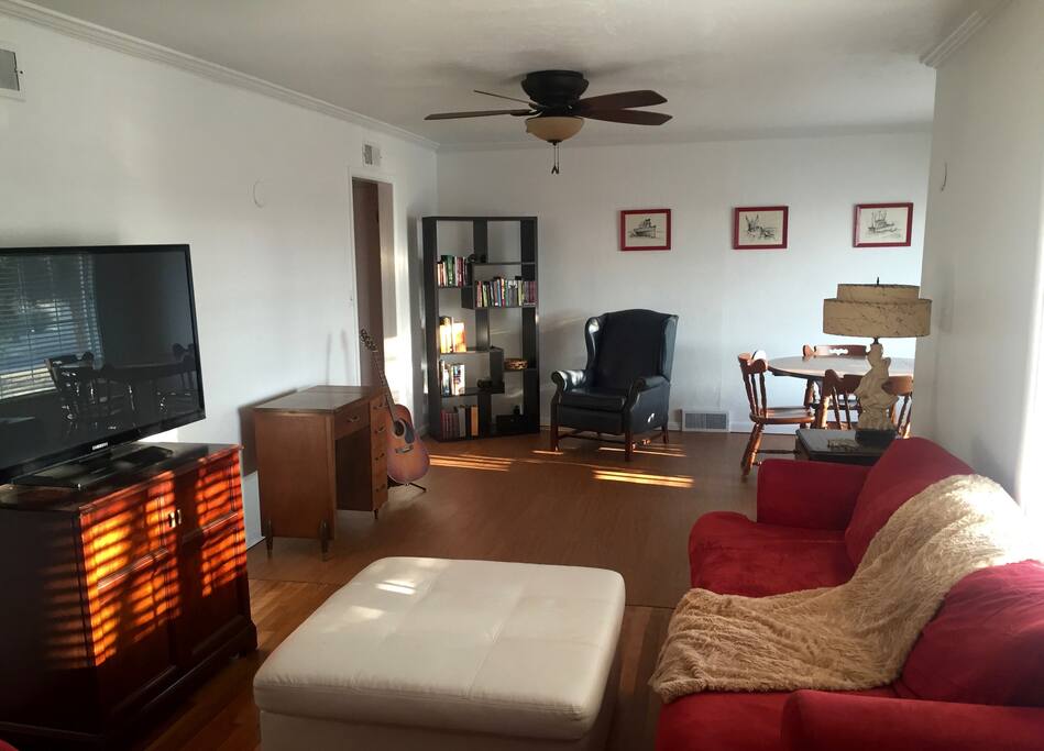 Living/dining area