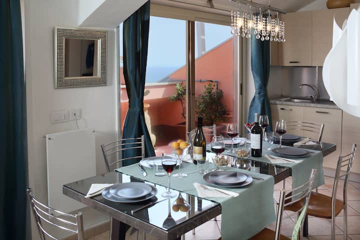 Taormina center spacious apartment, w. big terrace