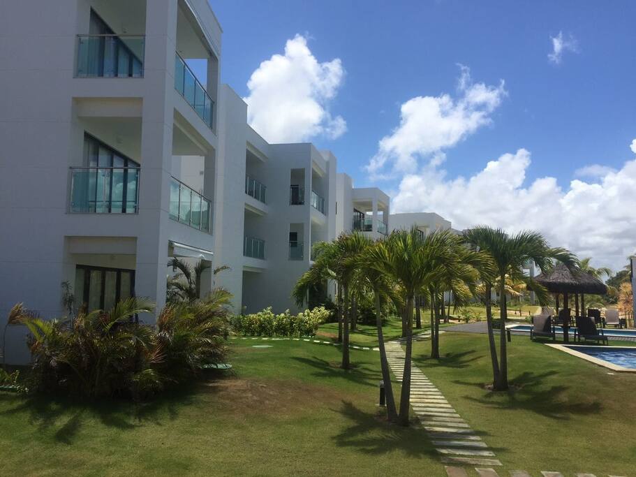 Vista do condomínio (piscina a direita)