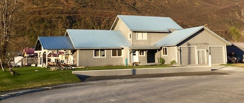 All Alaska House- Entire home, 5 Bedroom, 4 bathrm