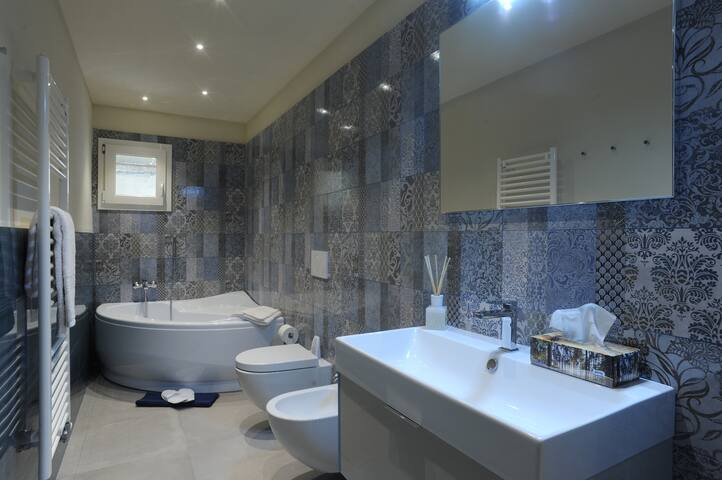 Cà XXII Marzo Boutique – codice ident. M0270429357 gallery image 4