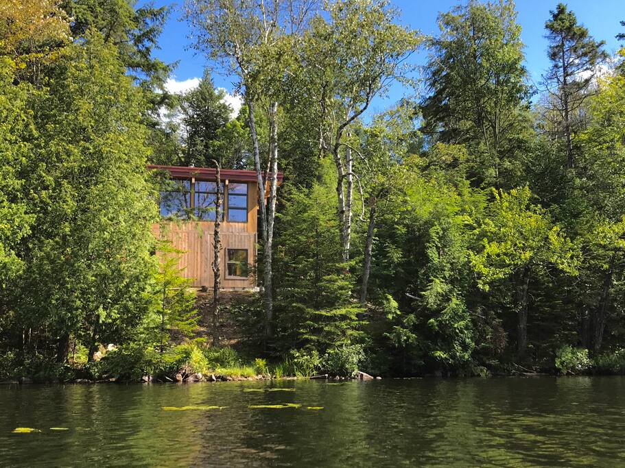 Le chalet vu du lac