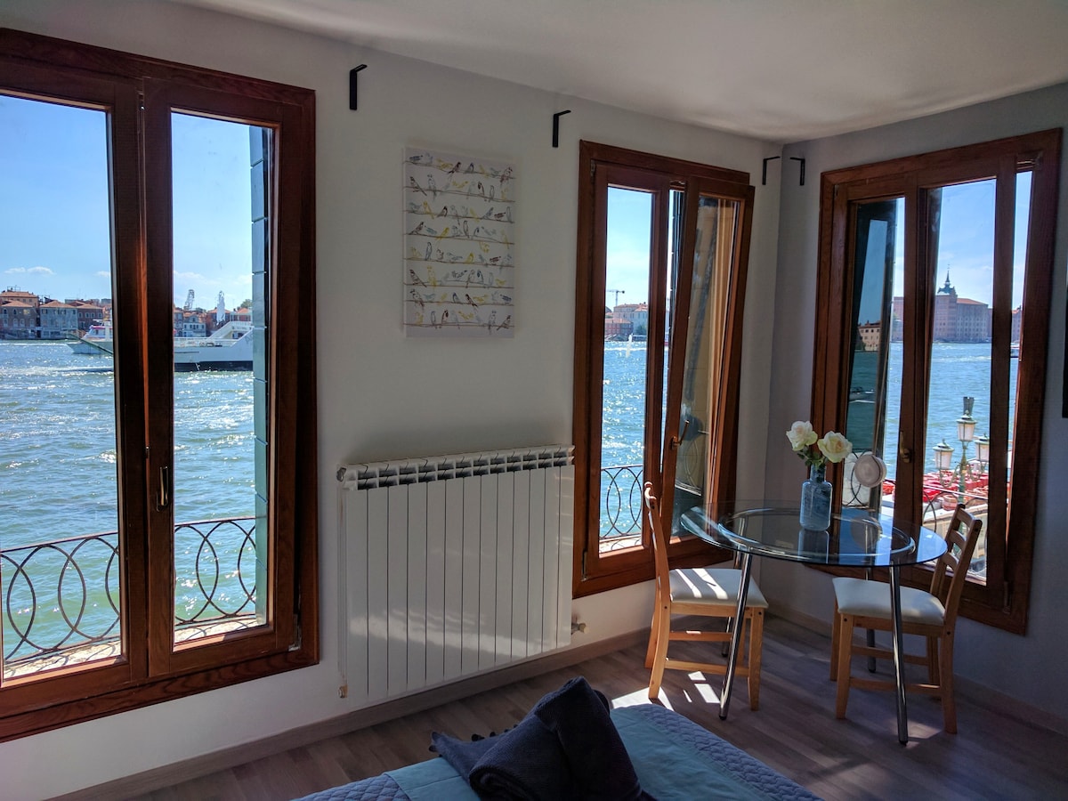 Best Airbnbs In Venice Italy
