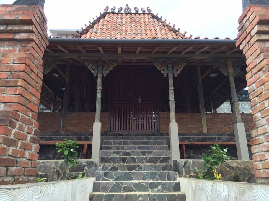 JOGLO AYEM AS THE MAIN GATE