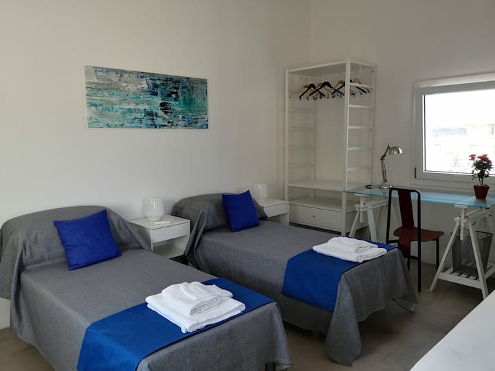 חדר שינה בקומה השנייה - חדר שינה בקומה השנייה