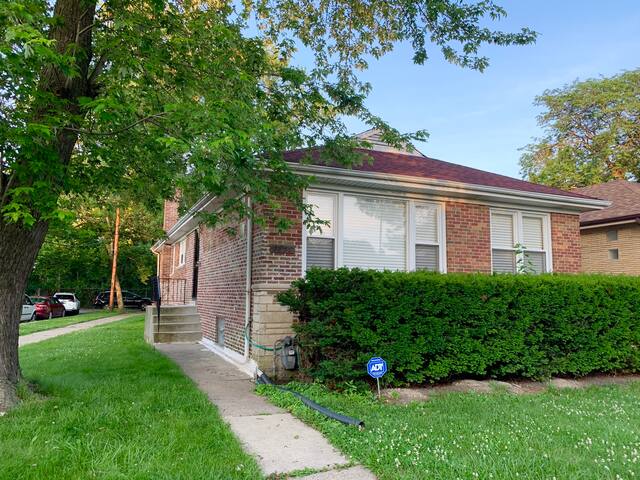 Luxury House 6bed/2.5bath/2parking close to lake gallery image 2