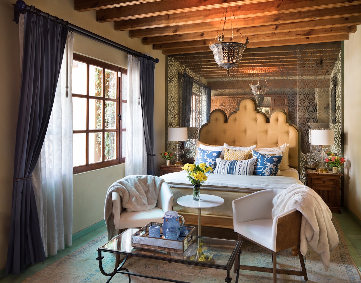 MORROCAN SUITE / KING / SLEEPS 2