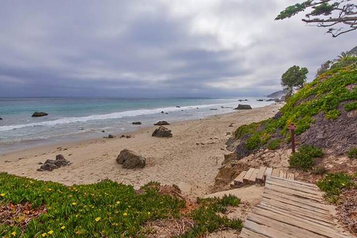 Clean, private home – Best Beach in the BU! gallery image 3