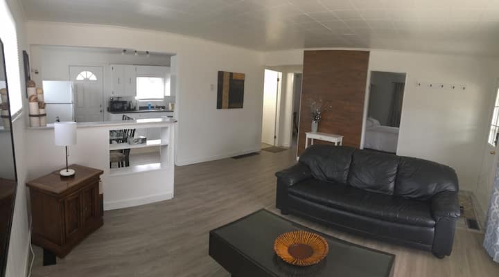 Entire House 2 Beds  Very Clean & Comfortable - Windsor