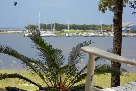 Waterfront / Fun Water Toys / Minutes to Pen Beach