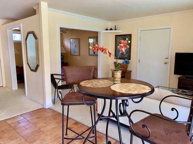Cozy Private Guest Suite Next to Beach With Pool