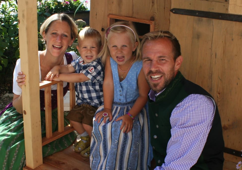Katharina und Andreas mit Kindern
