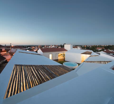 Successful Airbnb property: Meco - patio in Sesimbra (Castelo)