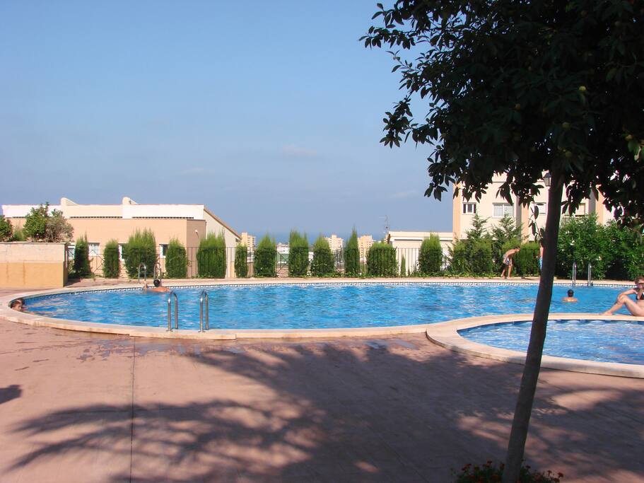2 piscines extérieures