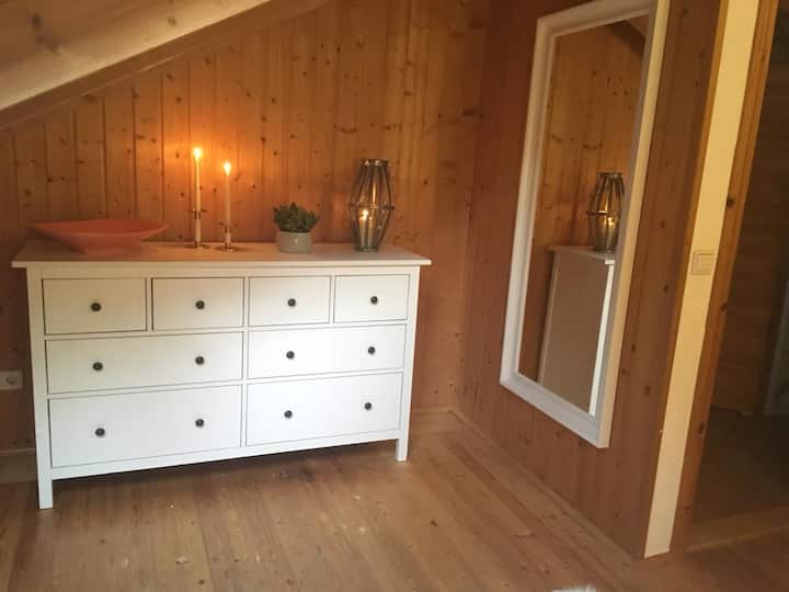 Schlafzimmer 1 DG