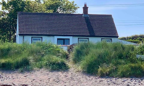 Gorgeous beachfront bungalow on Ballywalter Beach