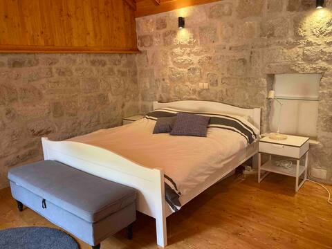 Stone house Lučica