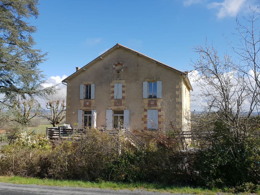 Devant de la maison.