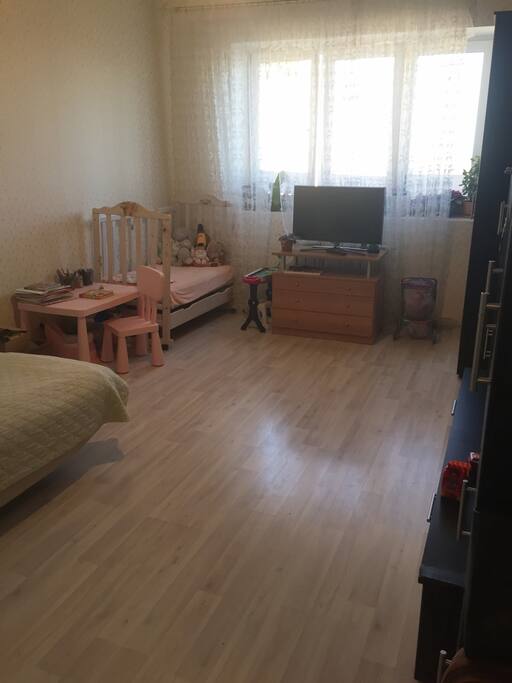 Есть все необходимое для семьи с ребёнком.