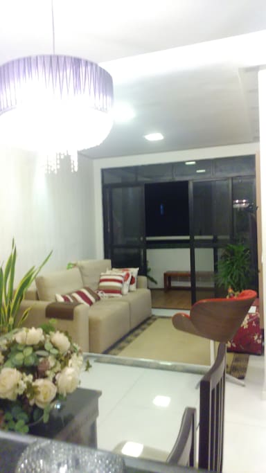 Sala com varanda.
