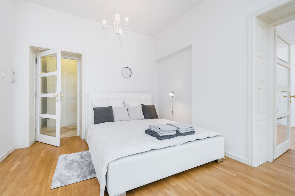 Chumba cha kulala katika sehemu ya sebule 