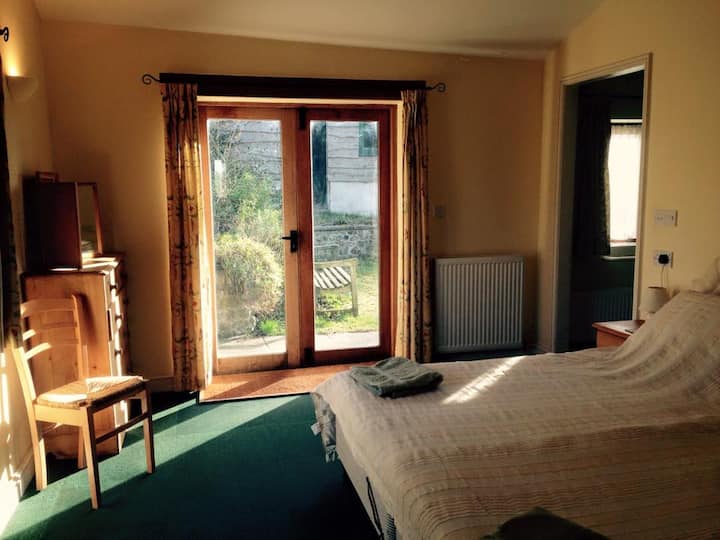 Twin/Disabled Bedroom - Hoists etc can be rented at an extra cost 