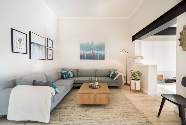 Stylish Victorian Derwent Rd Off Hip Kloof Street gallery image 3