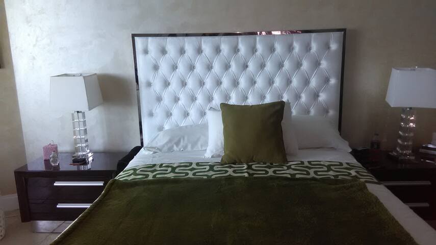 Luxury Condo Ocean View Paradise gallery image 2