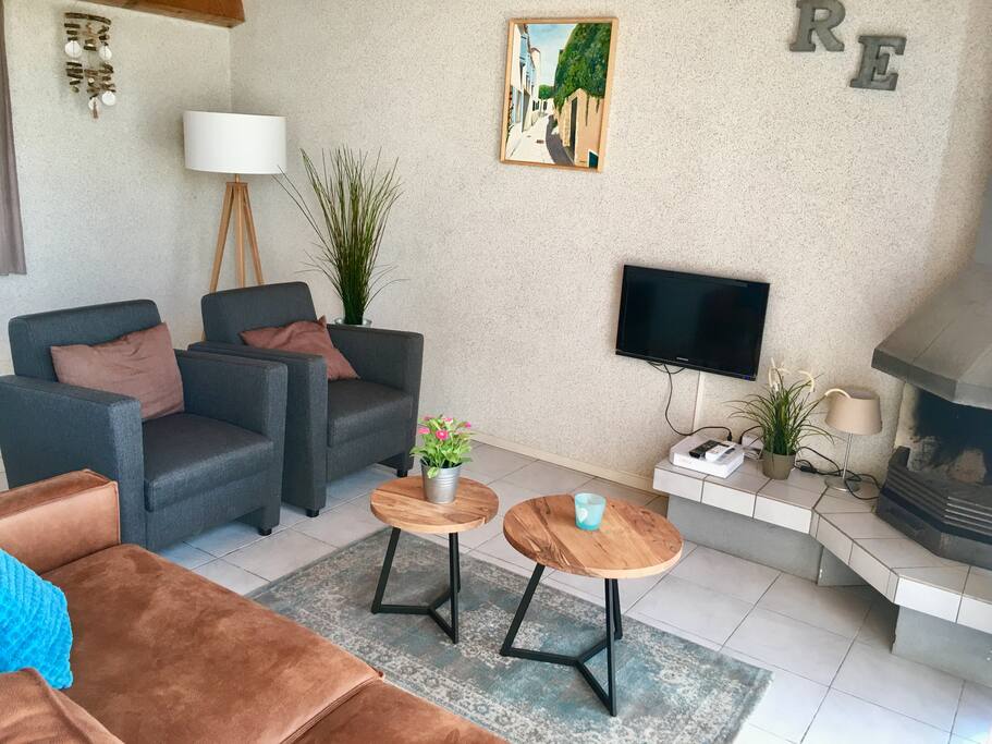 Livingroom with fireplace