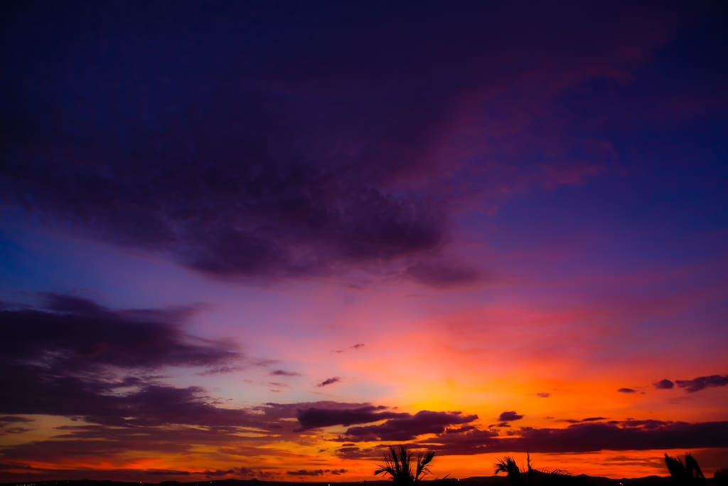 The sky seen from the roof, which has access from the house. The roof has a railing so it is safe and benches to enjoy the view to the arch and the beautiful sunsets and sunrises of Cabo. It also has a grill to BBQ and a sound stereo to spend a good time there.