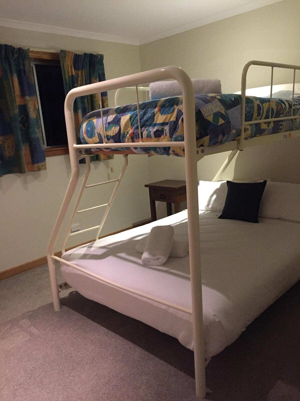 Легло 2, единично над двойно 