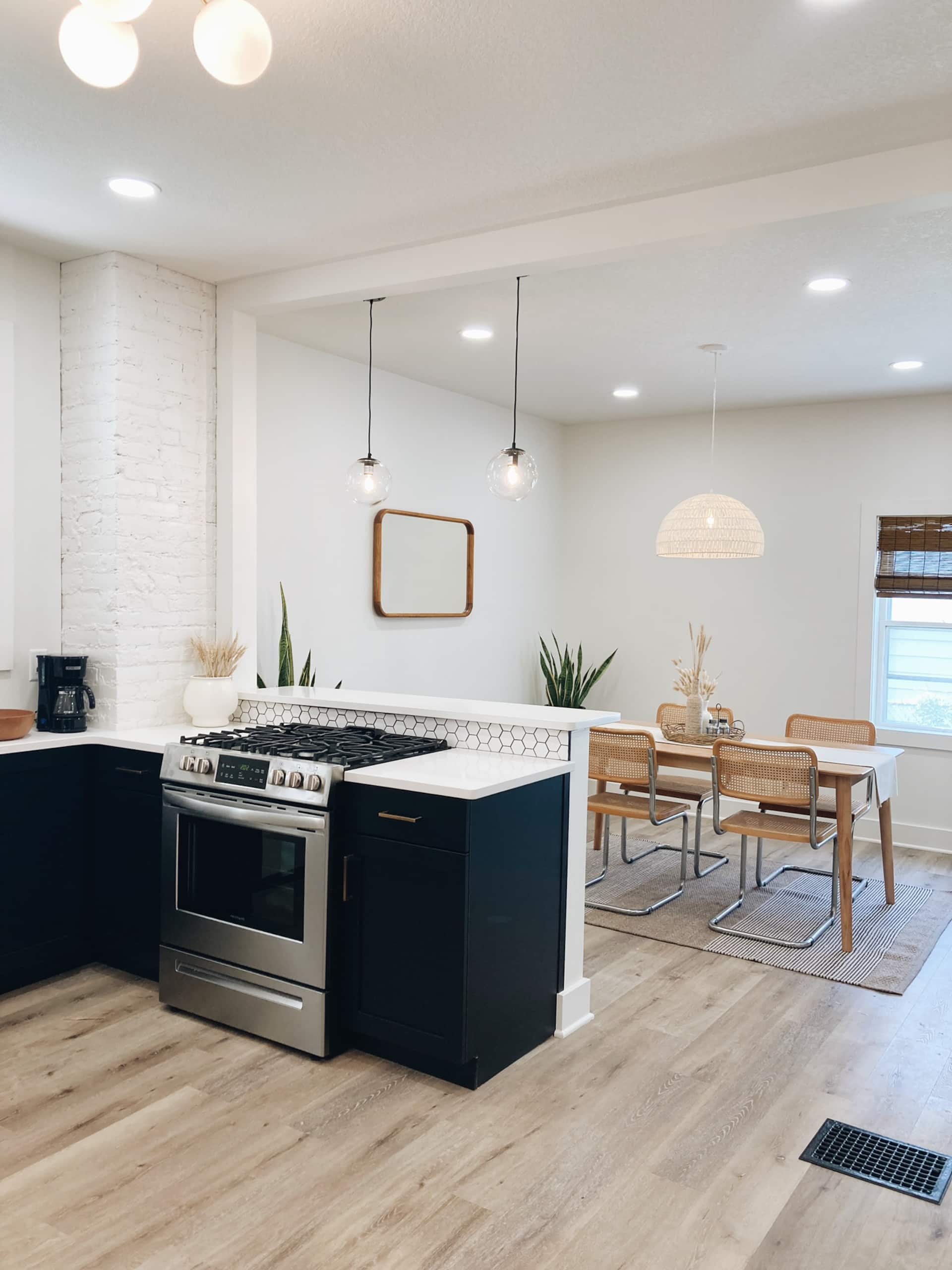 ✨ Luxurious 2 bd home - downtown w/ free parking ✨