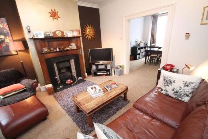 "THE TERRACE" a cosy townhouse with a warm welcome