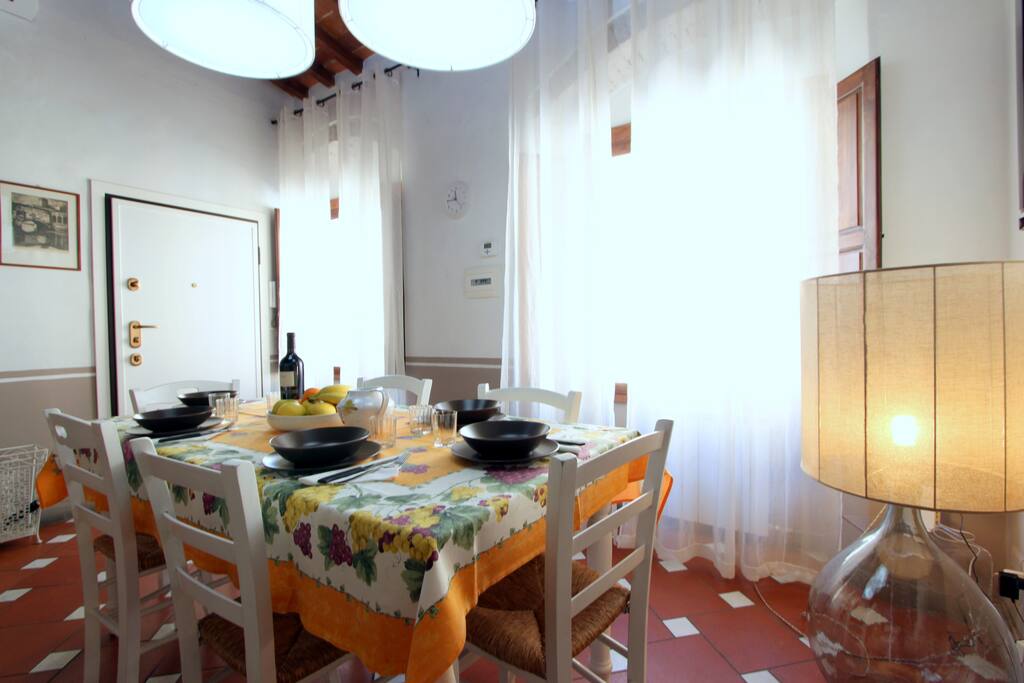 Living Room/Dinner table