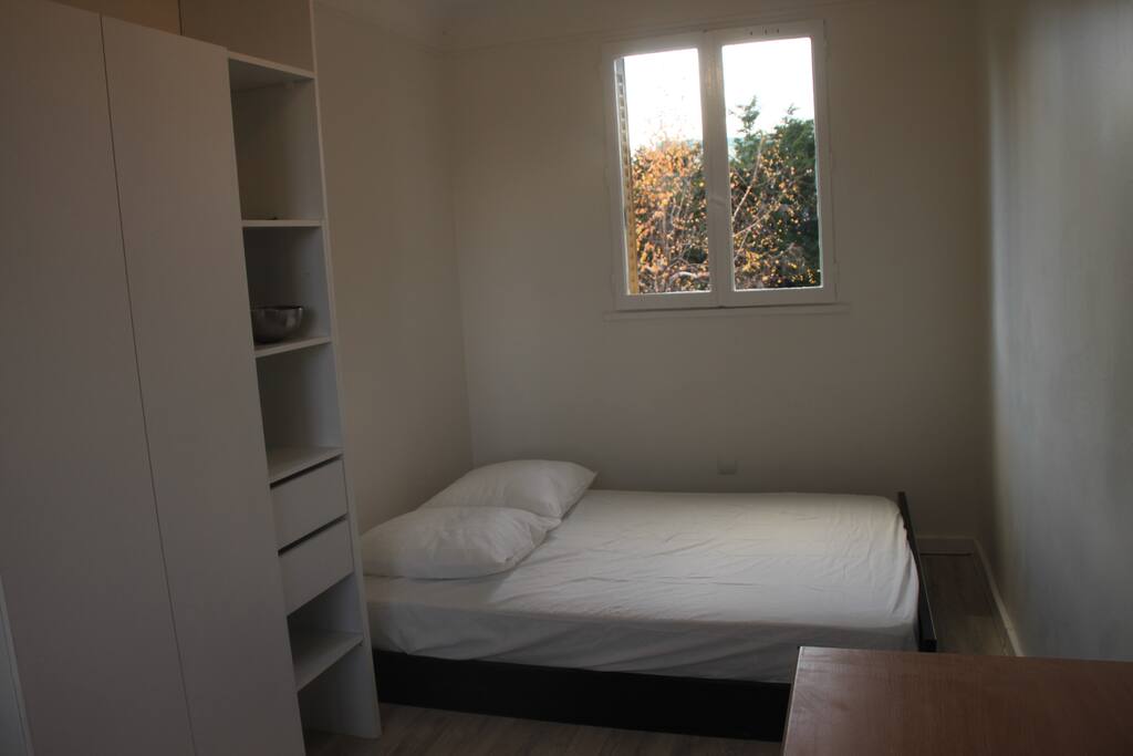 Room 2 - Chambre 2