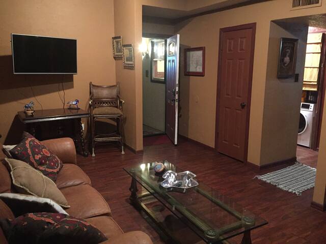 Texas Sized Condo in Mid-Town Dallas gallery image 3