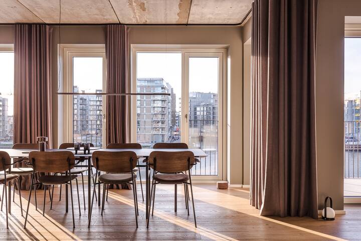 Penthouse w. Private Rooftop at the Waterfront gallery image 5