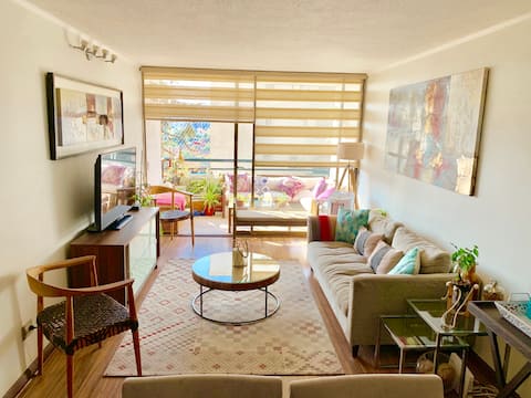 Successful Airbnb property: 3D for 6 • Metro steps away • Parking and Pool in La Reina