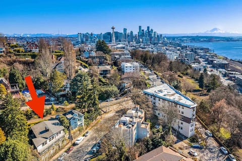 Water Views | Sleeps 20 | 2 Kitchens & Living Rms