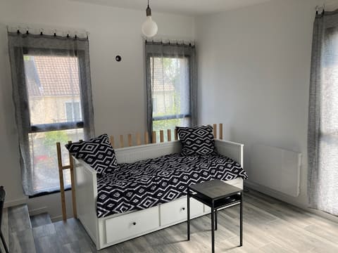Top performing Airbnb: Quiet and bright studio in Yvelines