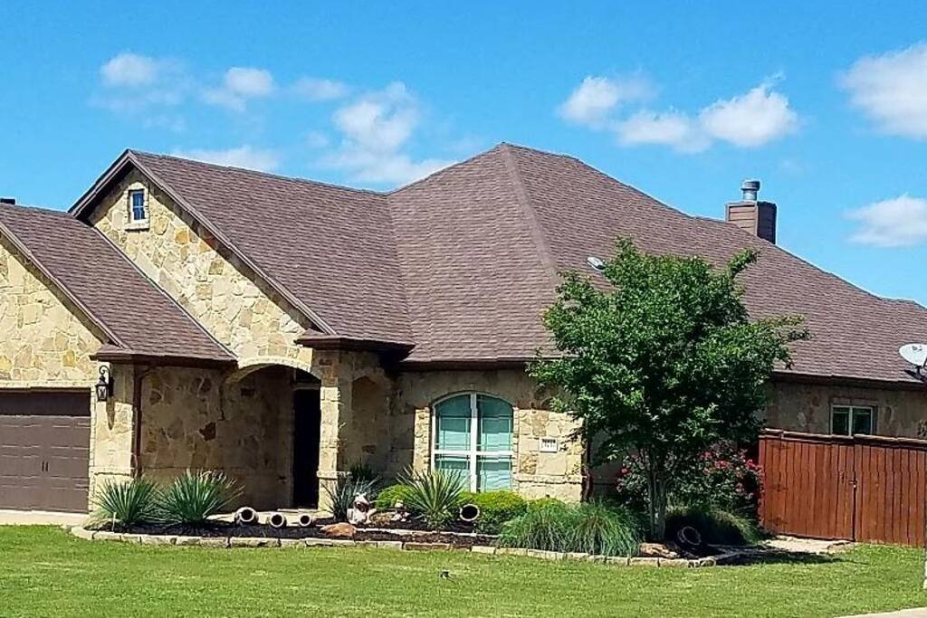 Luxury resort-style home on a large corner lot. Easily accessibility to Texas A & M, 2-blocks away from Baylor Scott & White Hospital, and all Bryan/College Station attractions!