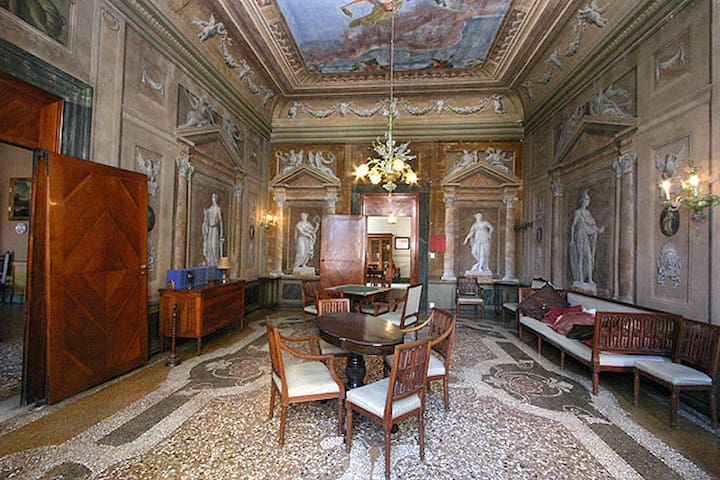 Vintage Venice apartment