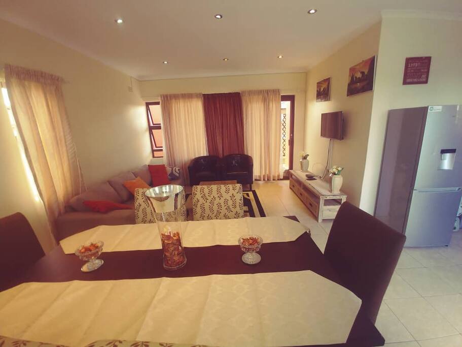 Lounge & Dining