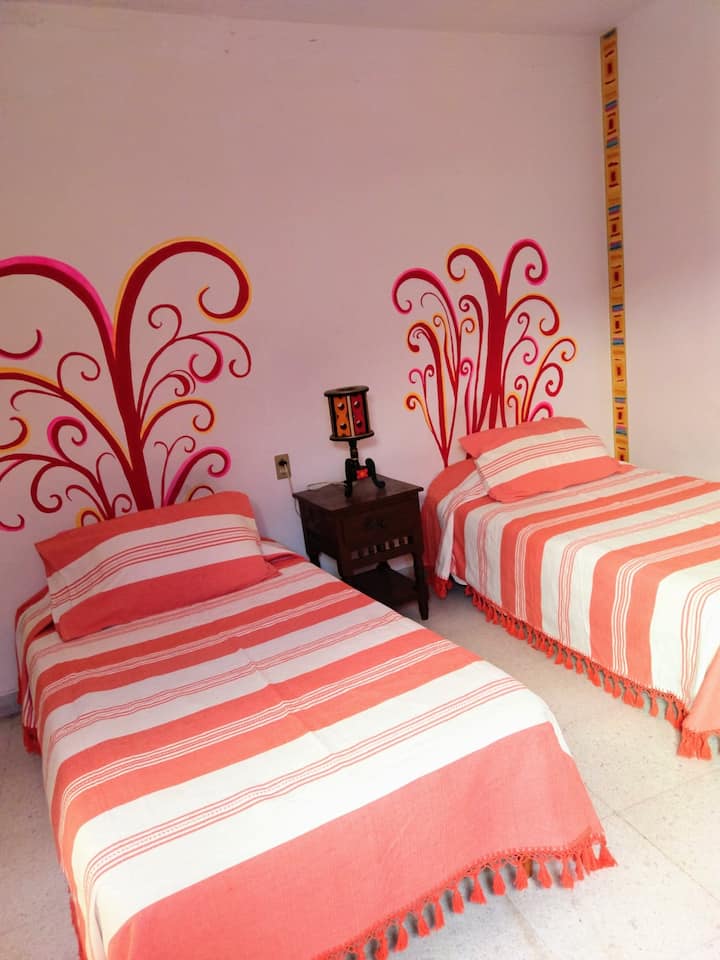 Habitación 2. Bedroom 2